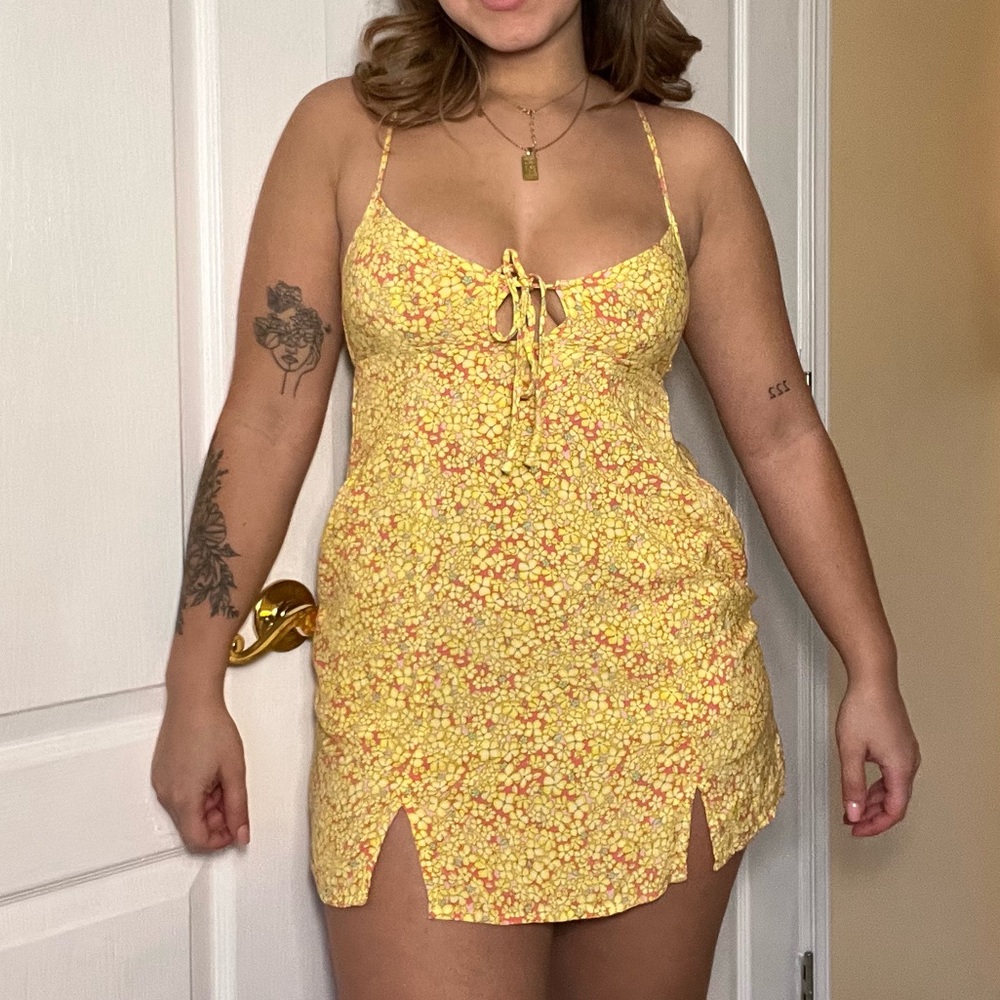 Yellow mini dress!